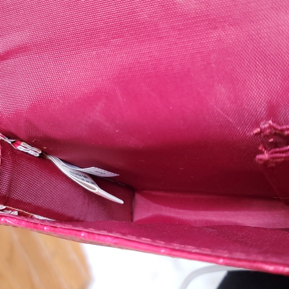 Old Navy Red Croc-Embossed Wrislet Clutch with Black Bow - Picture 7 of 8